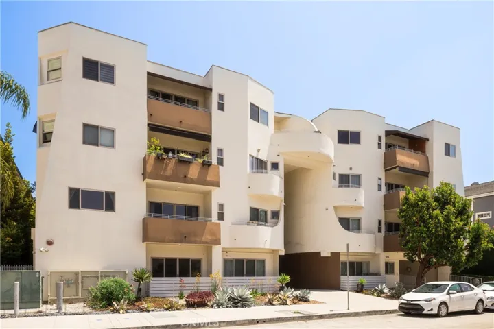 5016 Bakman, North Hollywood, California 91601