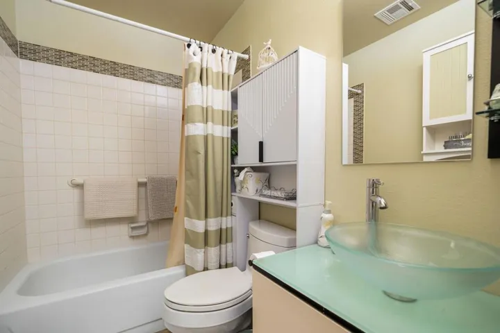 38-web-or-mls-HGPeriwinkle_OPMG_0426_038