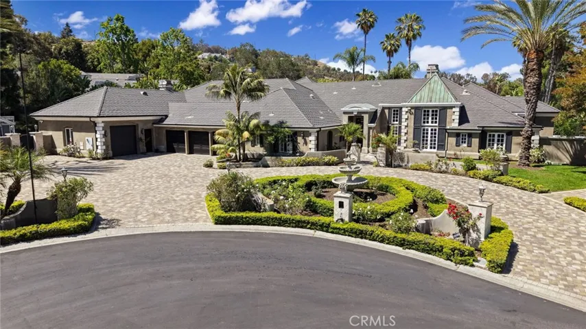Stunning Cul de Sac with direct access to Arboleda Trail
