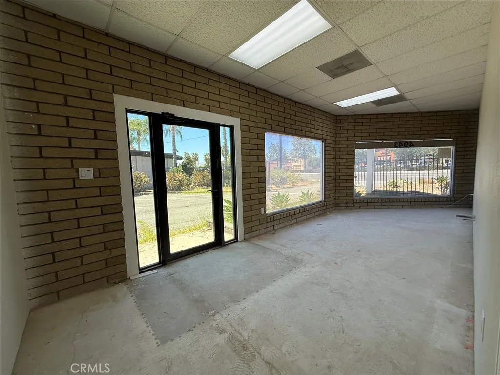 4943 La Sierra Ave