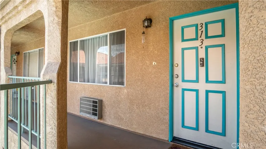 6100 Rugby Ave 313, Huntington Park, California 90255