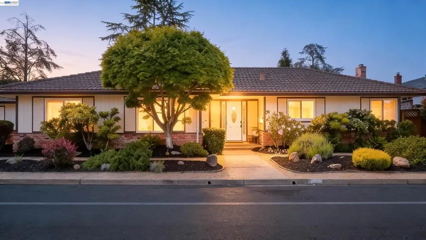 3787 Oakes Dr, Hayward, California 94542