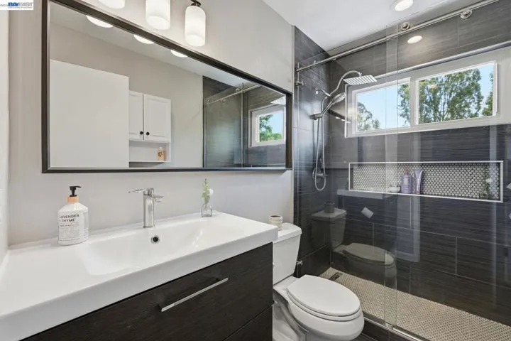 Upstairs full bathroom