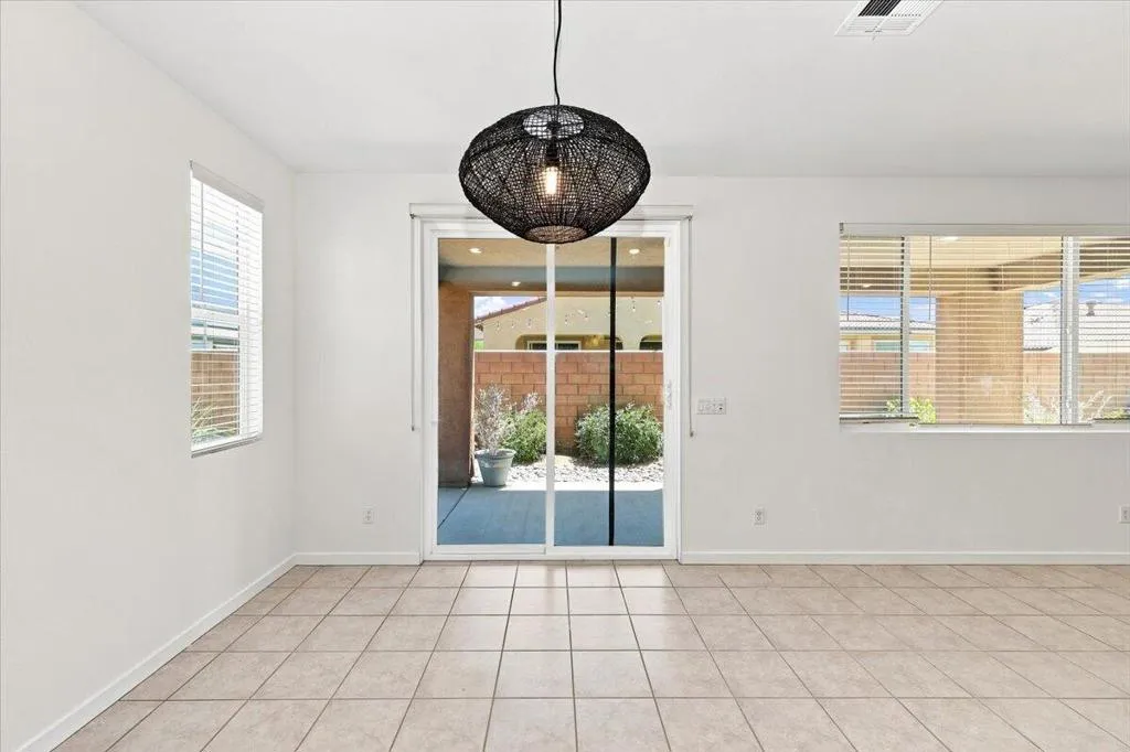 20-Dining Area