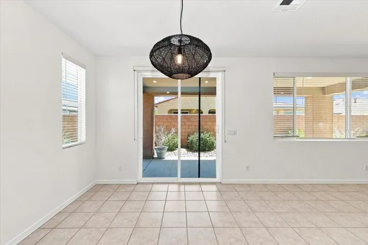 20-Dining Area