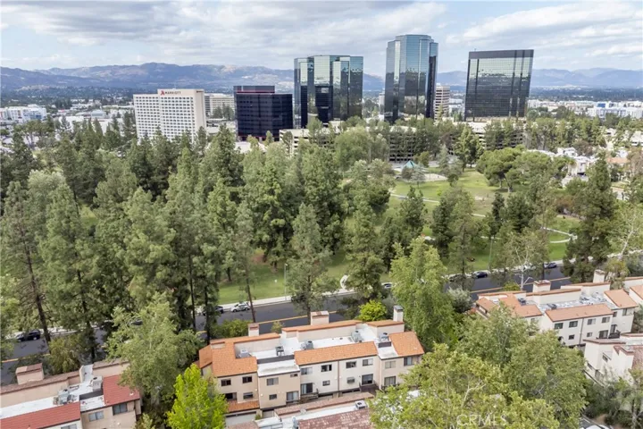 Warner Park, Warner Center