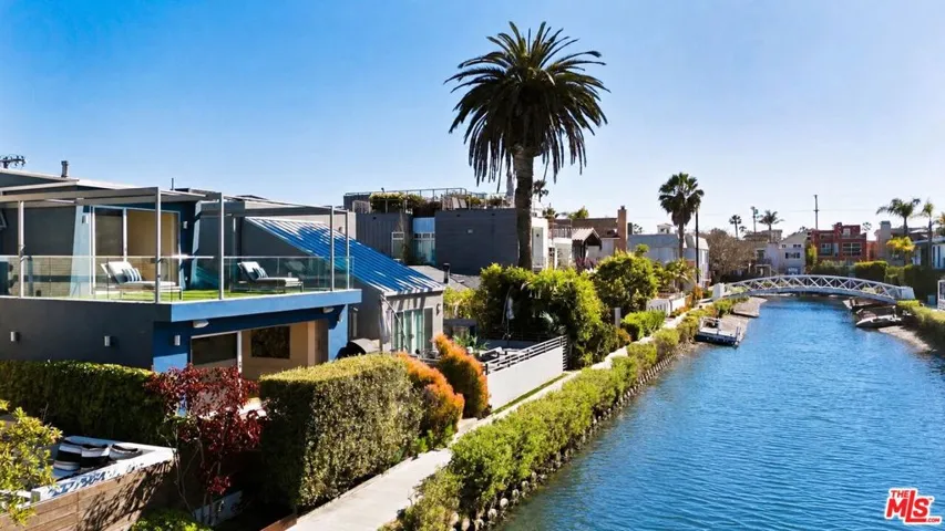 230 Carroll Canal, Venice, California 90291