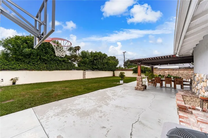 Half sports court