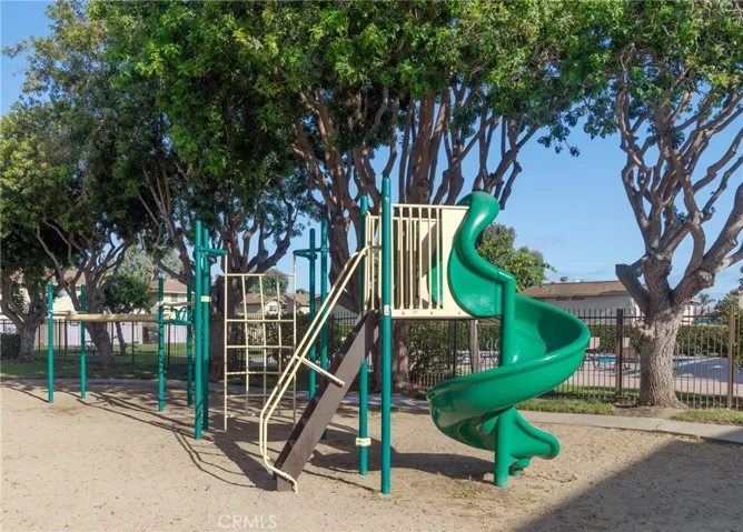 9552 Bickley 7, Huntington Beach, California 92646