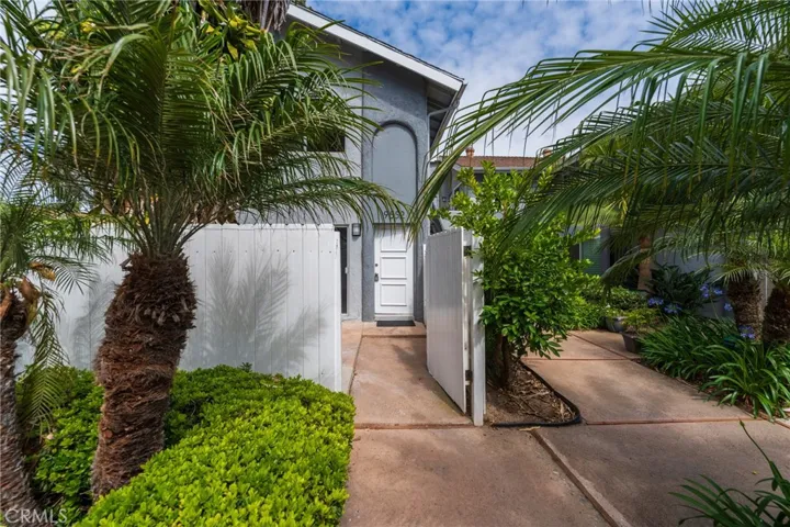 9552 Bickley 7, Huntington Beach, California 92646