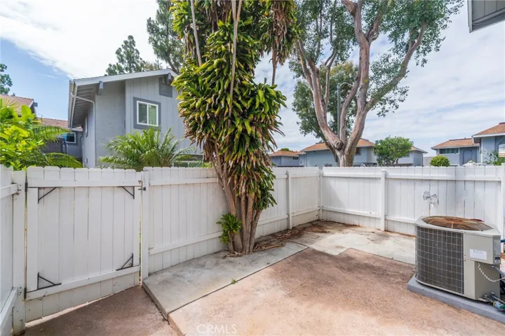 9552 Bickley 7, Huntington Beach, California 92646
