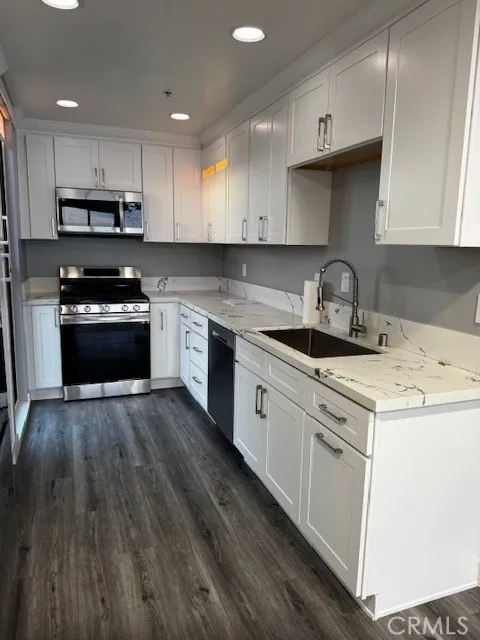 Lots of storage in kitchen