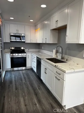 Lots of storage in kitchen