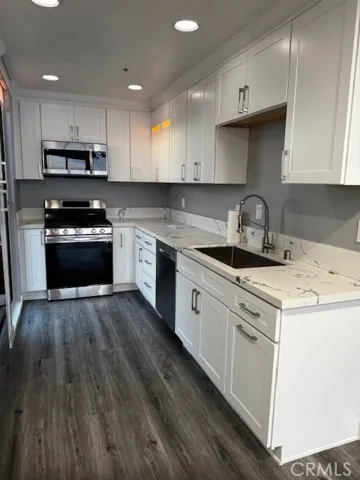 Lots of storage in kitchen