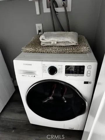 Washer & dryer included