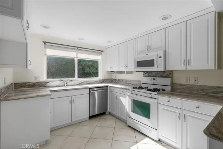 22155 De Berry Street, Grand Terrace, California 92324