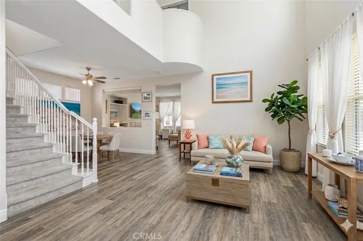 Virtually staged Entry
