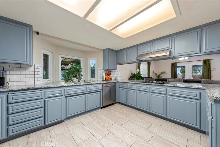 2nd view of the kitchen