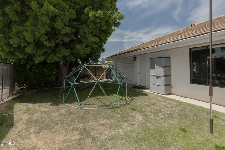 27_back_exterior_3