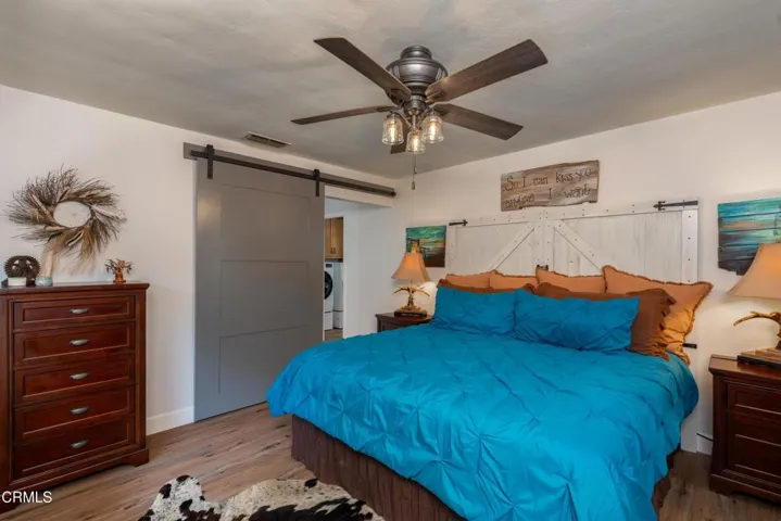 17_bedroom_2