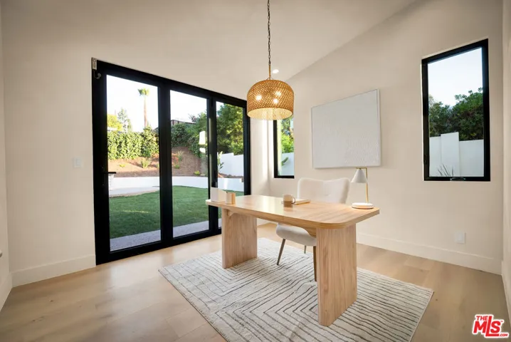 18840 La Amistad Place, Tarzana, California 91356