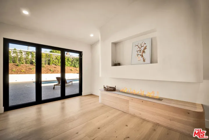 18840 La Amistad Place, Tarzana, California 91356