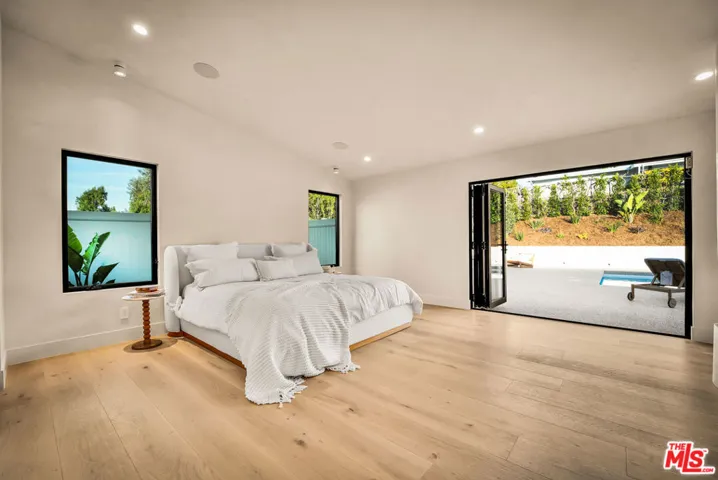 18840 La Amistad Place, Tarzana, California 91356