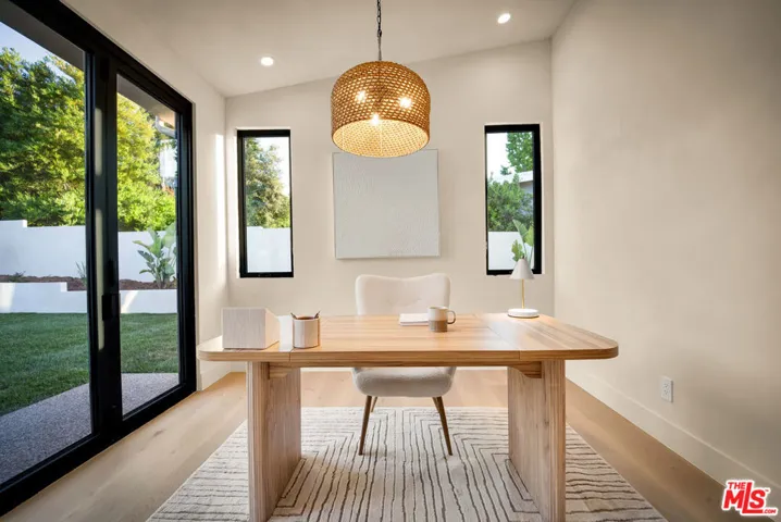 18840 La Amistad Place, Tarzana, California 91356