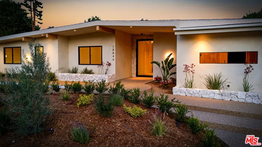 18840 La Amistad Place, Tarzana, California 91356