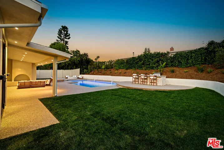 18840 La Amistad Place, Tarzana, California 91356