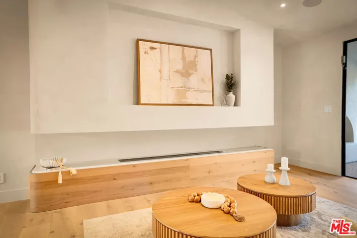 18840 La Amistad Place, Tarzana, California 91356