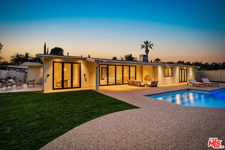 18840 La Amistad Place, Tarzana, California 91356