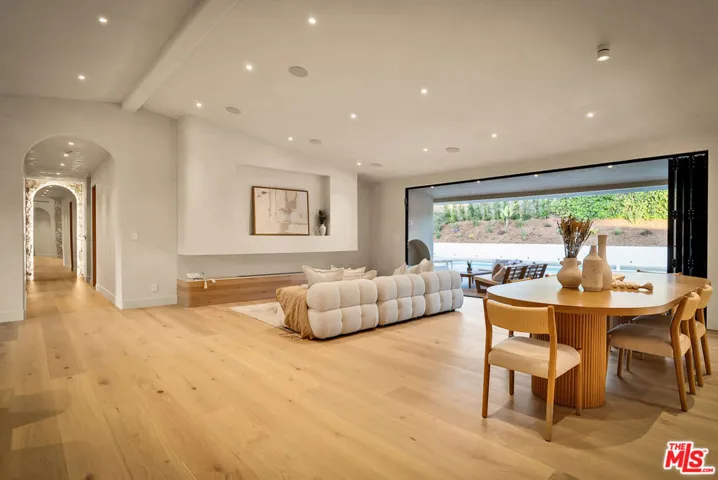 18840 La Amistad Place, Tarzana, California 91356