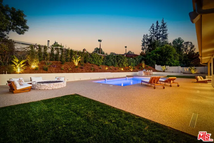 18840 La Amistad Place, Tarzana, California 91356