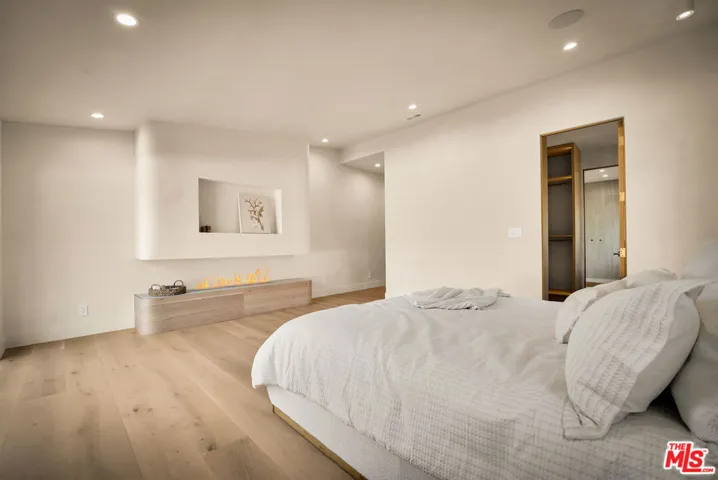 18840 La Amistad Place, Tarzana, California 91356