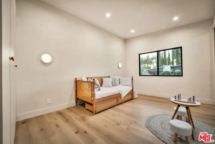 18840 La Amistad Place, Tarzana, California 91356