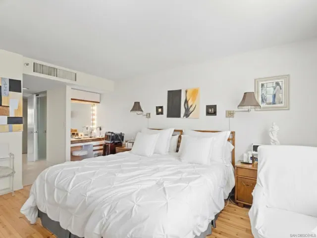 https://zimg.paragon.ice.com/ParagonImages/Property/PA/SDMLS/260002265/30/533/400/9ffd1073a4d61a6bba06ddd07a370b84/3/62ea54b626fbff42b8441d9614d6f9f1/260002265-ce51eeb9-1949-4d27-be10-7908dc57f957.JPG