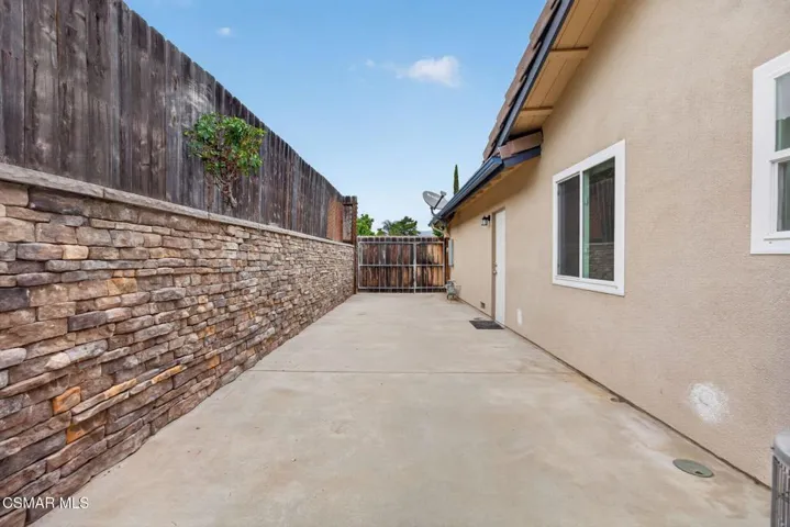 10-web-or-mls-Upmarketmedia_144Val-029