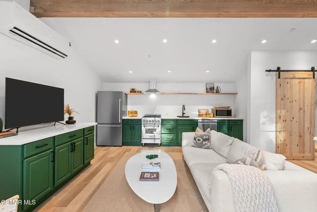 104-web-or-mls-DSC05972 104-web-or-mls-DSC05972