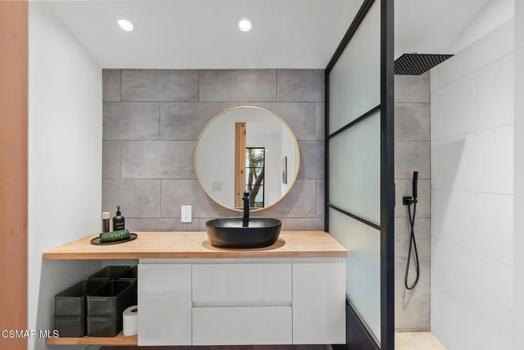 109-web-or-mls-DSC05997 109-web-or-mls-DSC05997