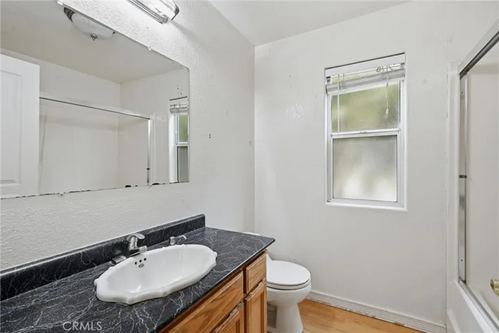 Hall bathroom.