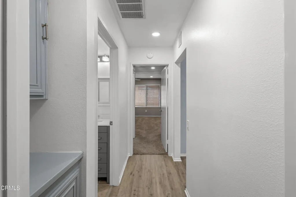 39107 Hallway 1