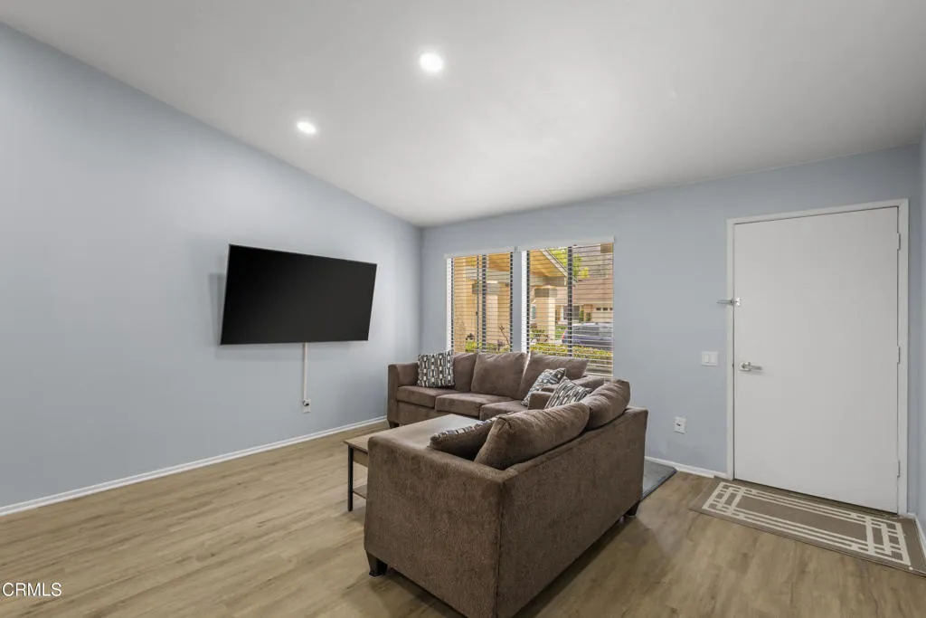 39107 Living Room 6