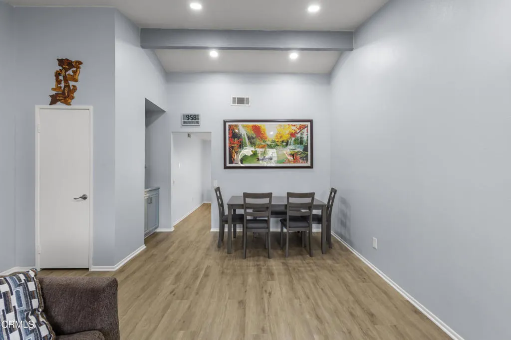 39107 Living Room 7
