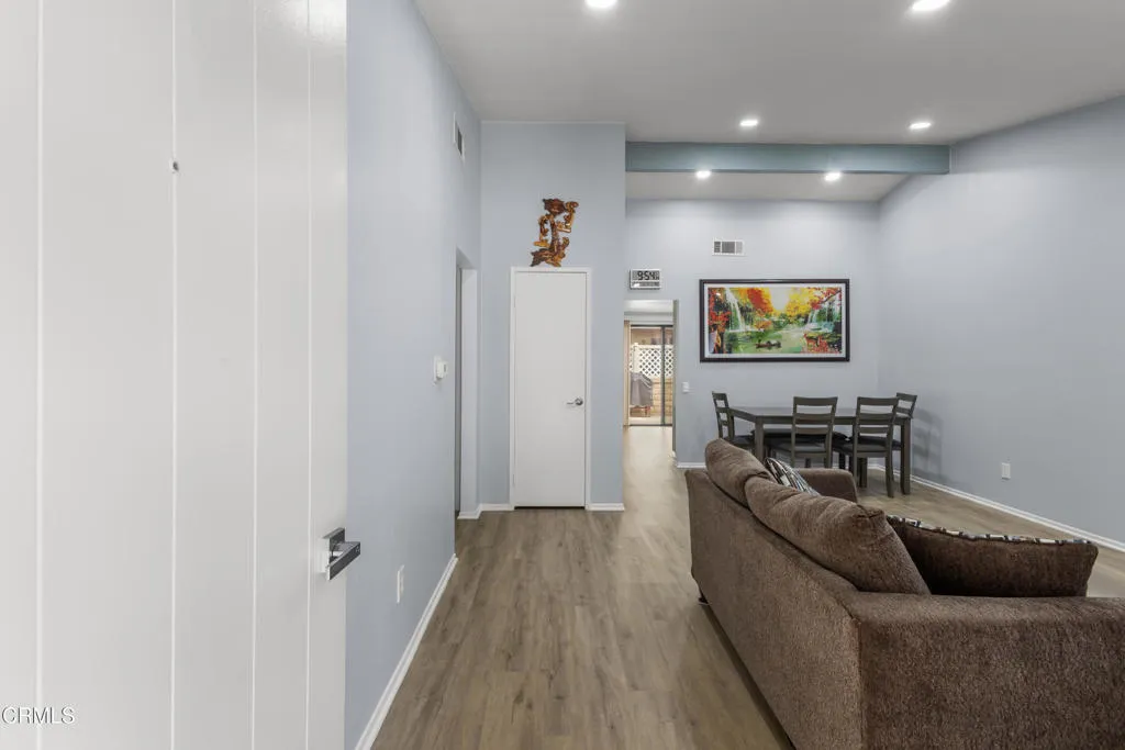 39107 Living Room 2