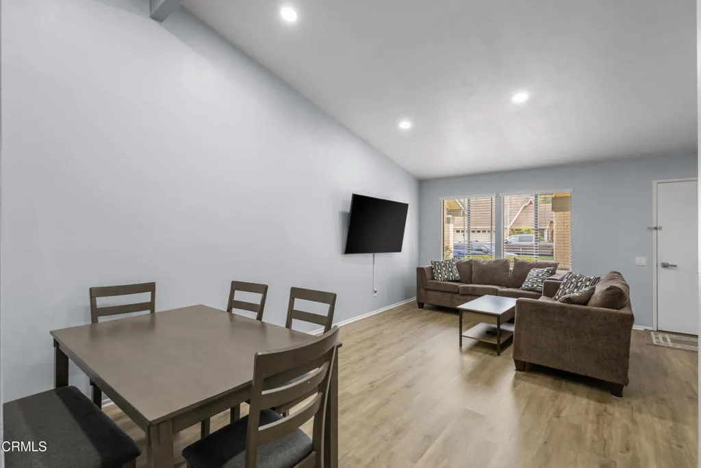 39107 Living Room 8