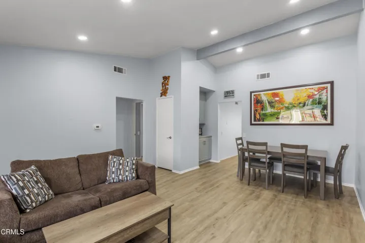 39107 Living Room 3