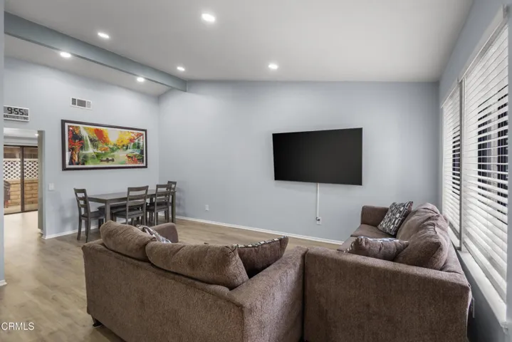 39107 Living Room 1