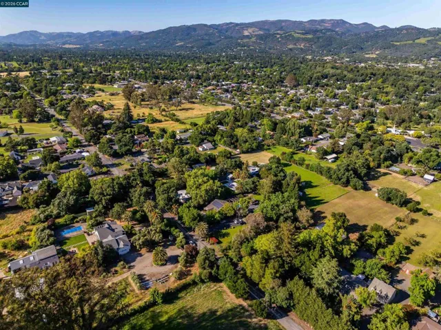 19317 Olive Ave, Sonoma, California 95476