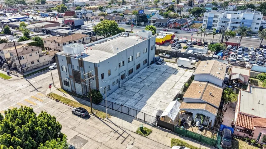7101 Menlo, Los Angeles, California 90044